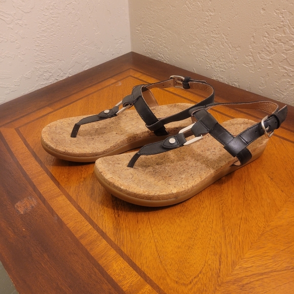 UGGs! Cork sandals - Picture 4 of 7